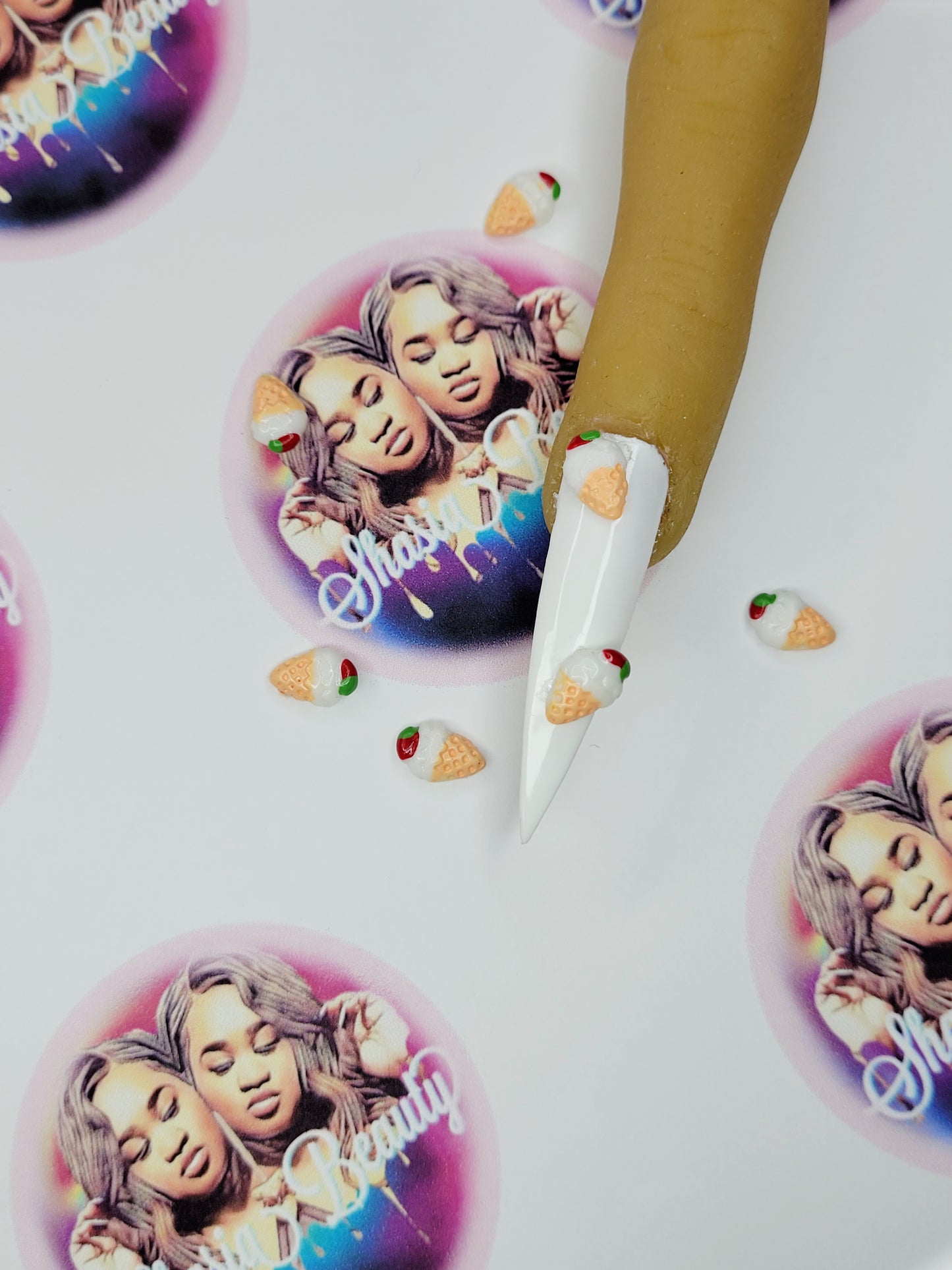 Vanilla Ice cream cone w/cherry top 10pc Nail Charms